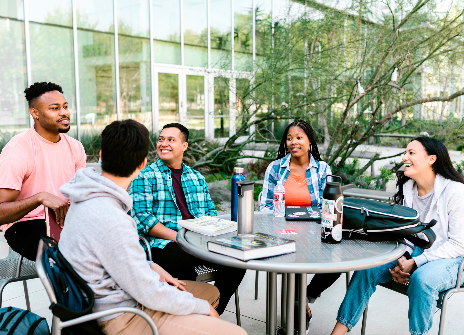 Read more about the article Cómo emprender en la universidad: Consejos prácticos para estudiantes con ganas de crecer